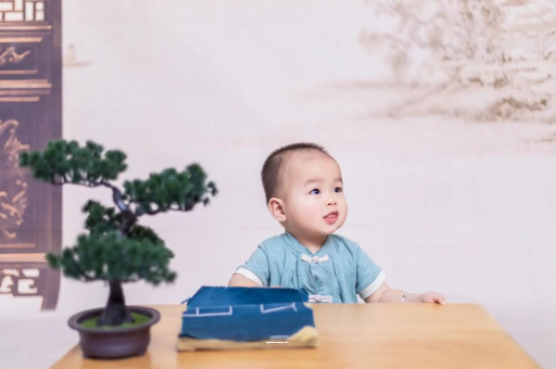 梅河口怀孕肚子中间凹两边凸