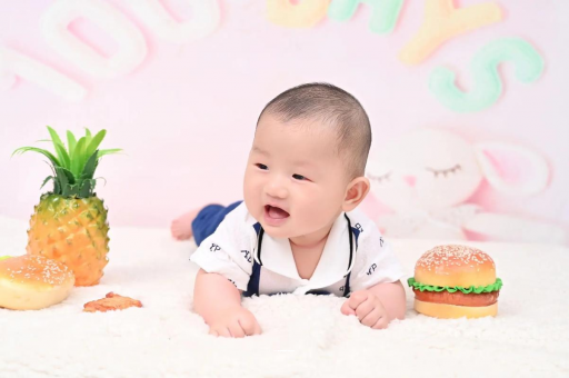 梅河口宝宝在妈妈肚子里